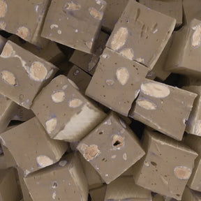 Turrón de chocolate con piel de naranja